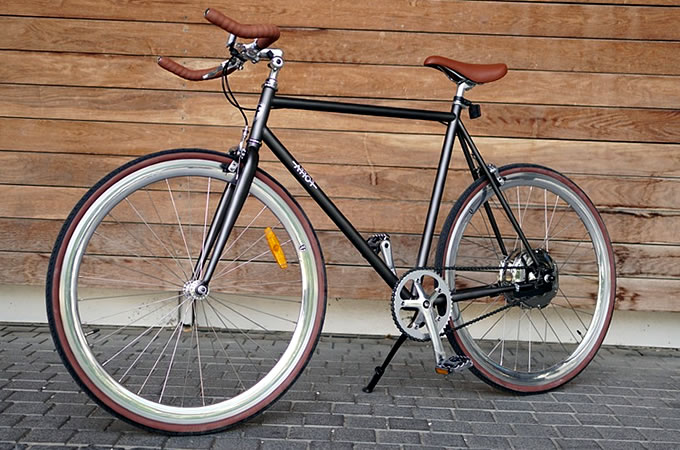una bicicleta electrica de carretera