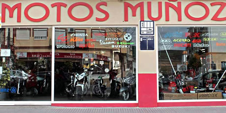fachada de la tienda motos munoz en lucena en cordoba