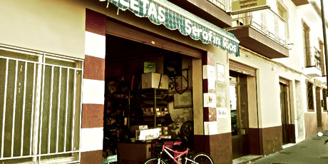 fachada de la tienda talleres serafin rios en durcal